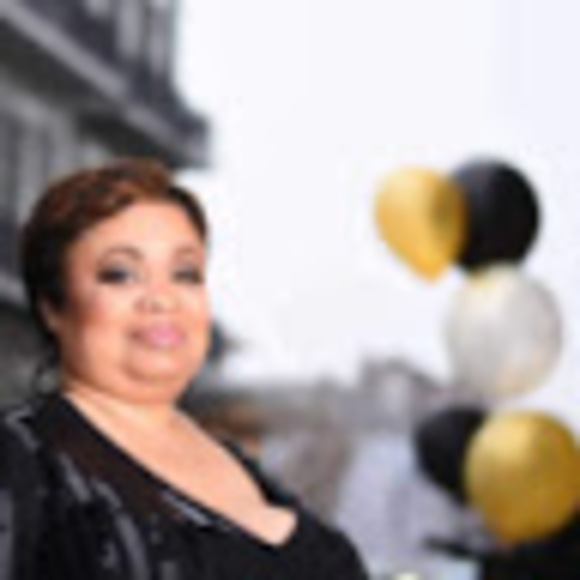 Meet your Posher, Danielle - Picture 1 of 1